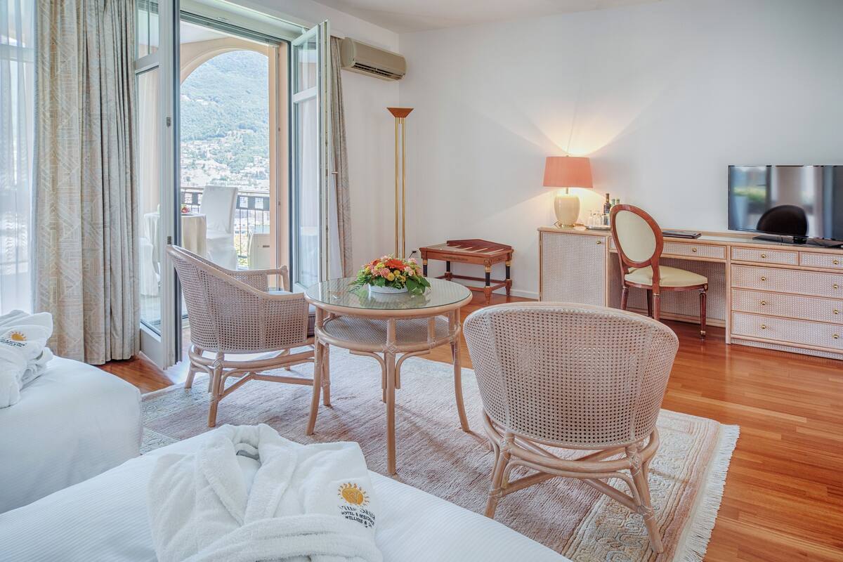 1 bedroom, hypo-allergenic bedding, down duvets, minibar