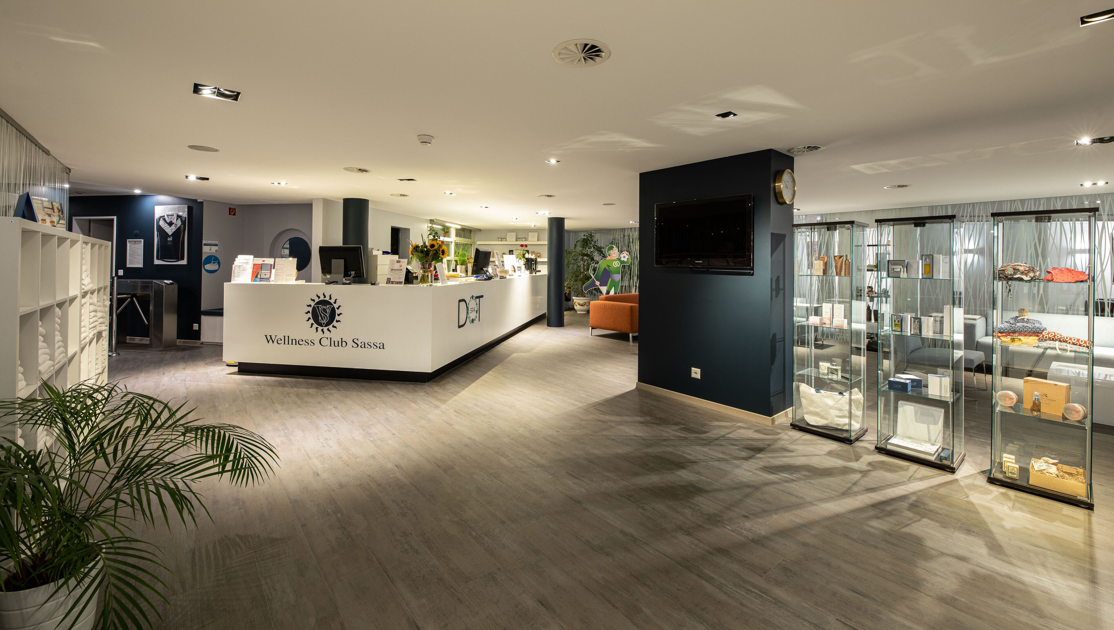 sauna, hot tub, steam room, turkish bath/hammam, body treatments