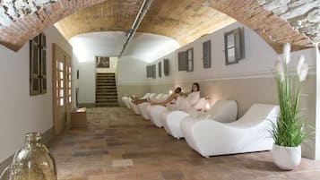 Couples treatment rooms, sauna, hot tub, steam room, Turkish bath