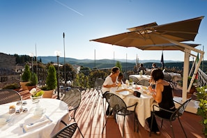 Daily buffet breakfast (EUR 13 per person) - Palazzo Leopoldo Dimora Storica & Spa (Radda in Chianti)