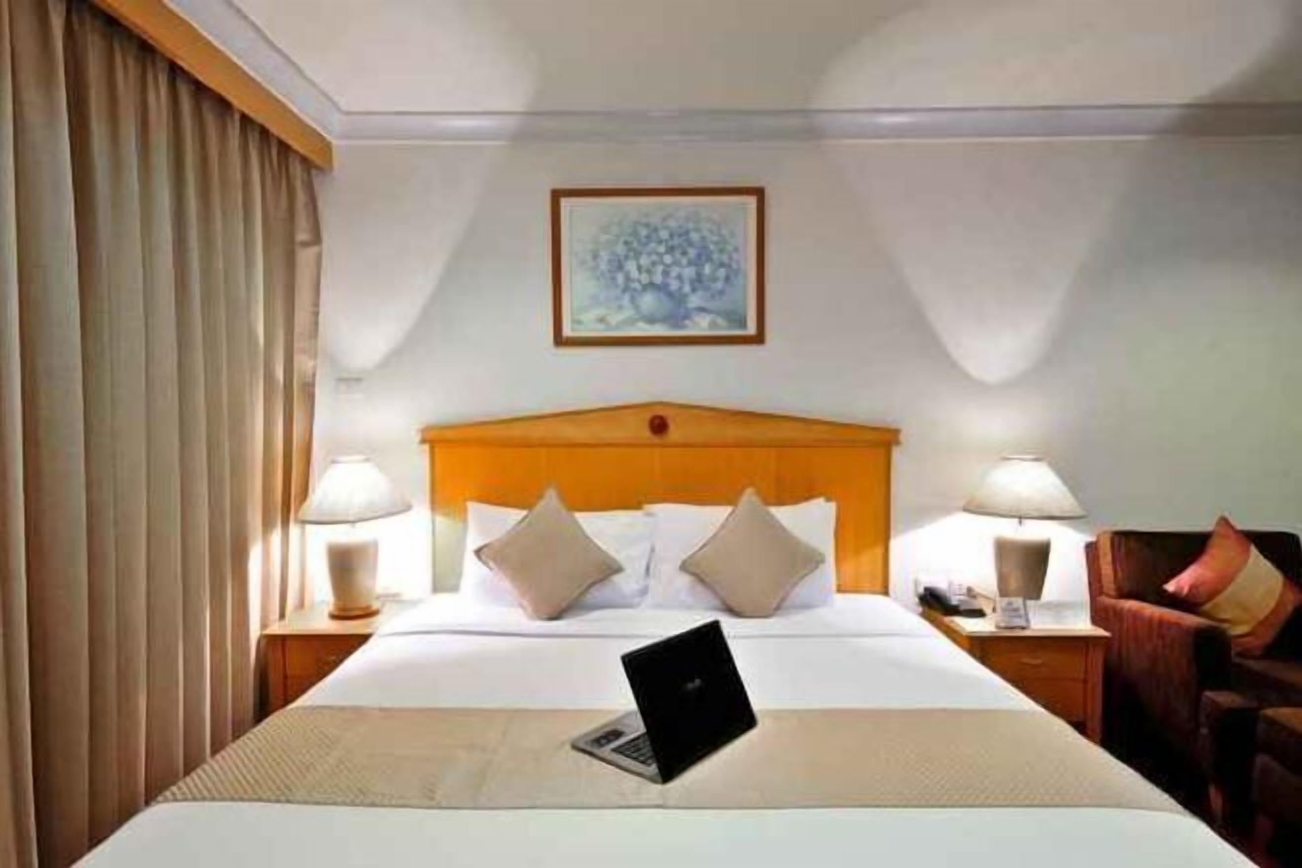 In-room safe, desk, laptop workspace, free WiFi