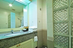 Superior Studio with Balcony | Bathroom
