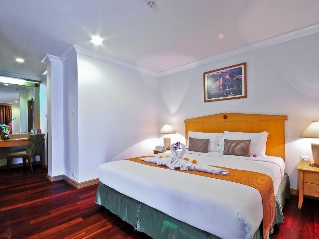 In-room safe, desk, laptop workspace, free WiFi