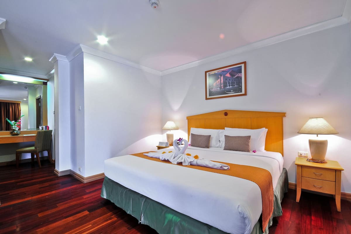 Admiral Suite One-Bedroom with Balcony