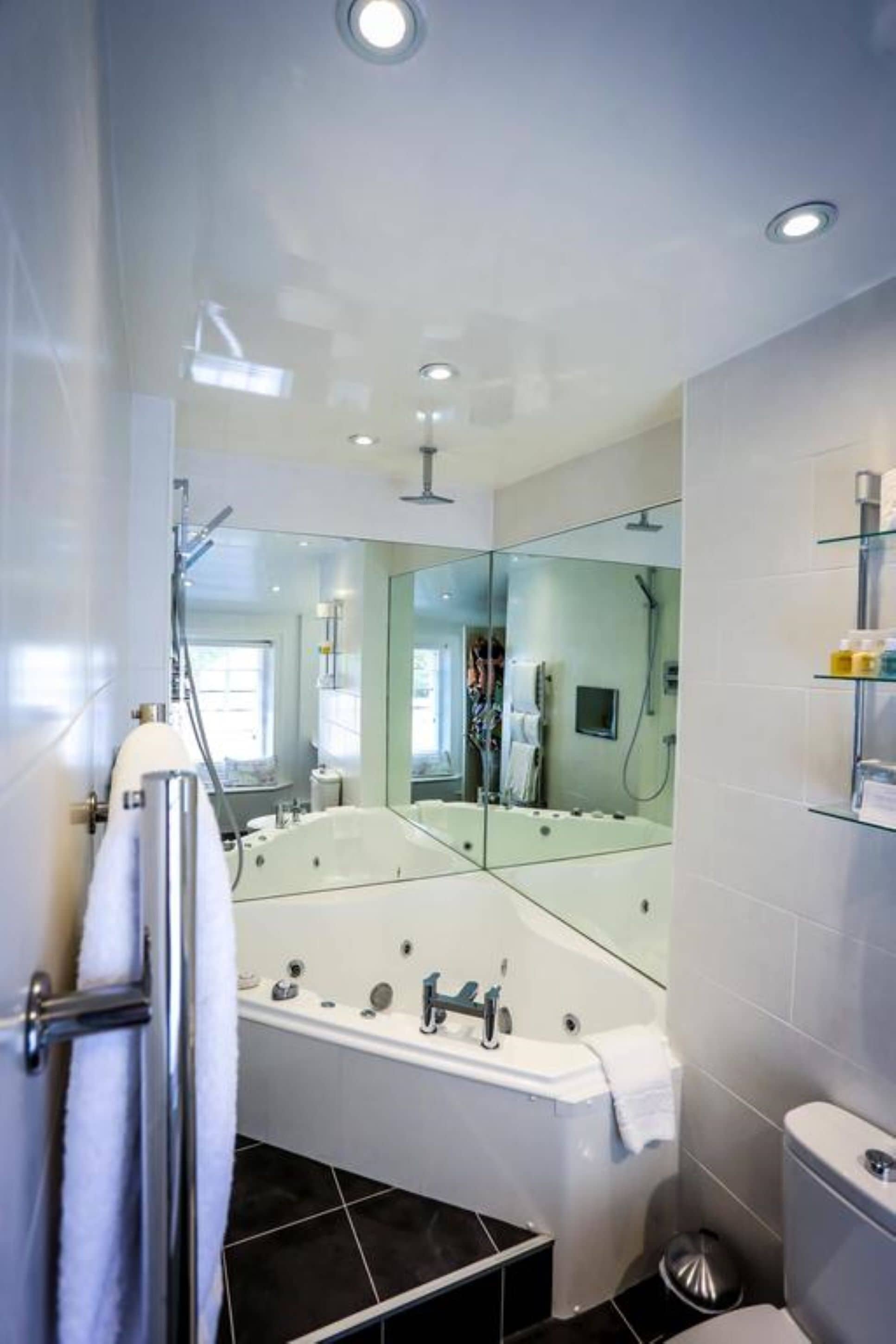 presidential suite | bathroom | free toiletries, hair dryer, towels