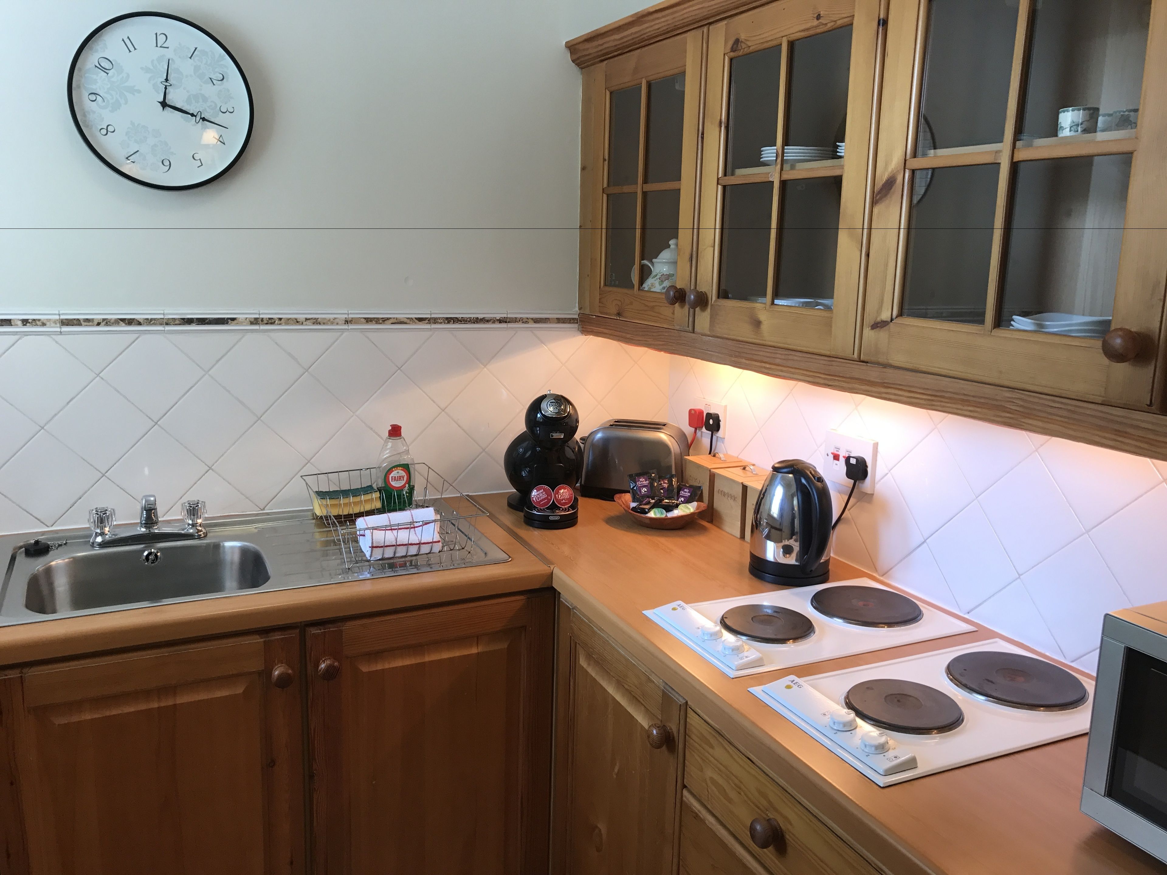 luxury cottage, 1 bedroom (inglewood cottage) | private kitchenette | coffee/tea maker, electric kettle