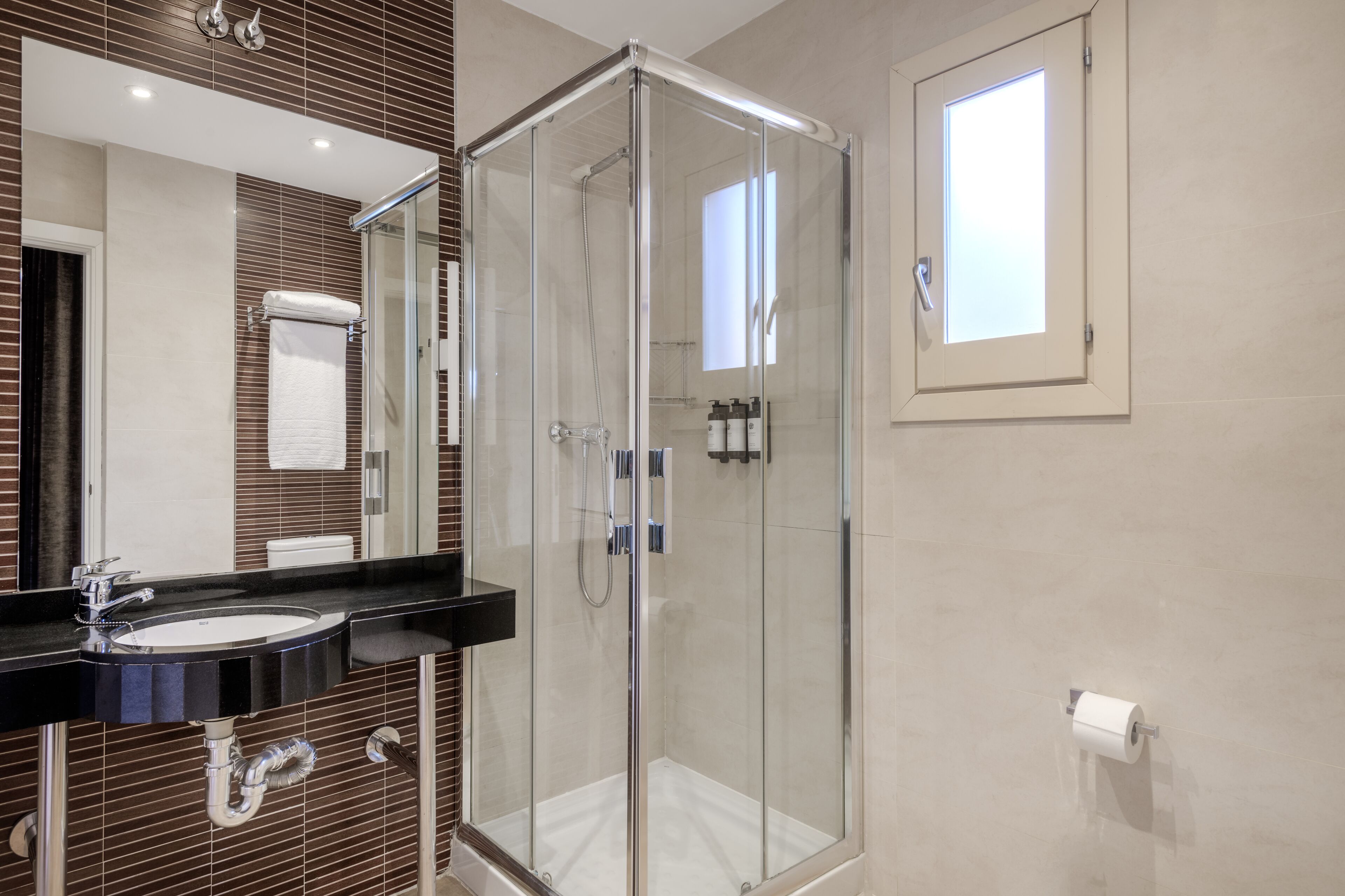 duplex, 2 bedrooms, annex building | bathroom | eco-friendly toiletries, hair dryer, towels, soap