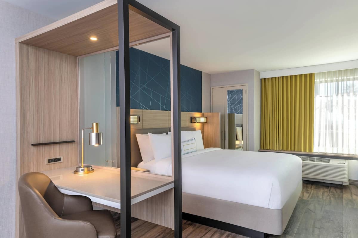Studio Suite, 1 King Bed | Desk, blackout curtains, iron/ironing board, free WiFi