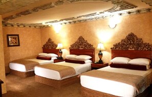 Chambre Triple Standard, non-fumeurs | Coffres-forts dans les chambres, rideaux occultants