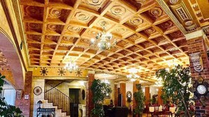 Interior entrance - Hotel Guatemala Inn (Guatemala City)