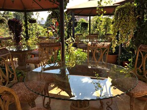 Breakfast, lunch and dinner served