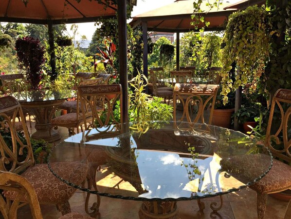 Breakfast, lunch and dinner served