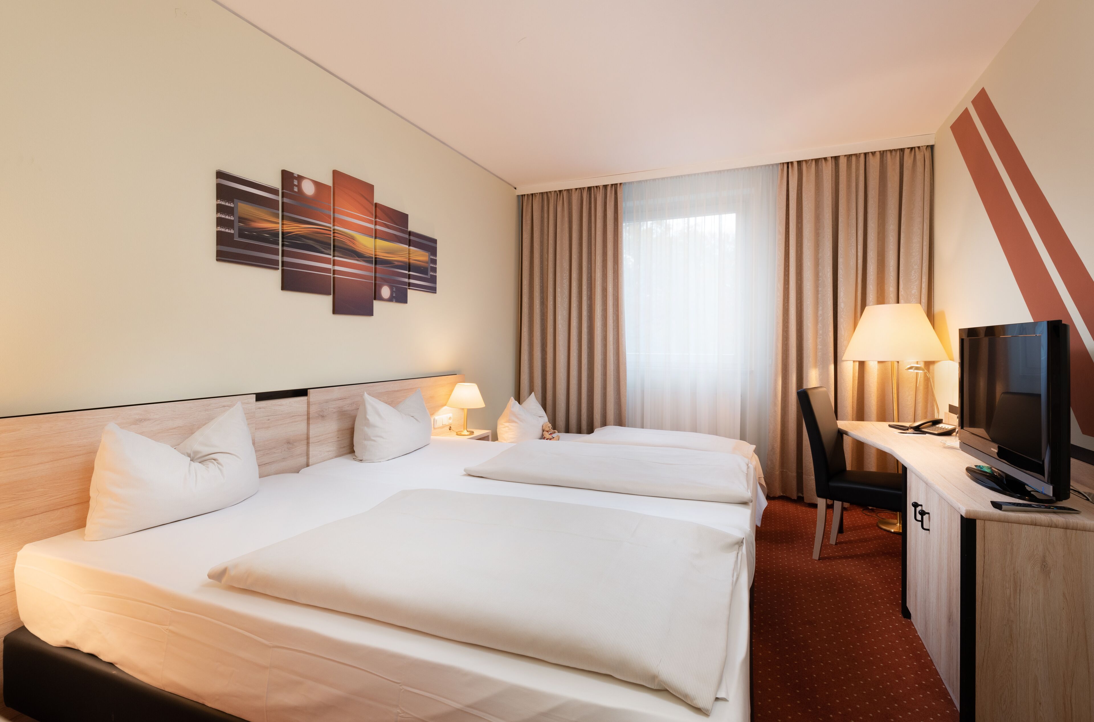 1 bedroom, hypo-allergenic bedding, desk, blackout curtains