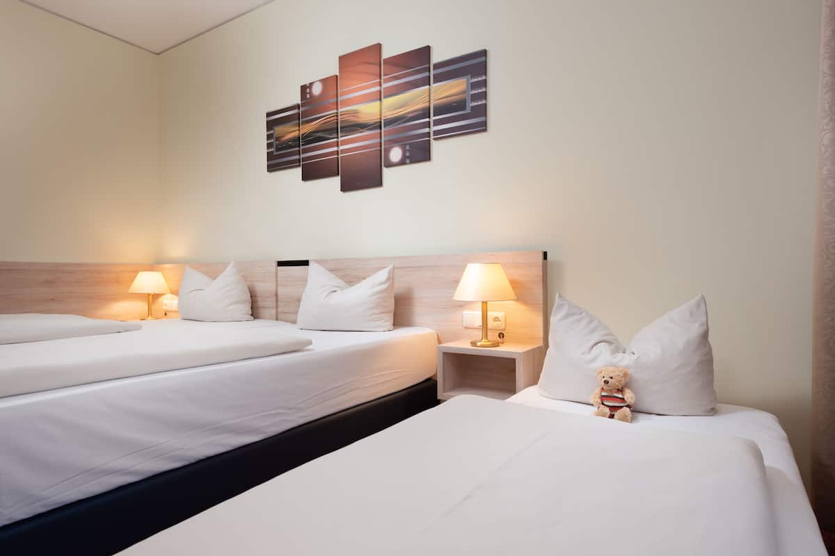 1 bedroom, hypo-allergenic bedding, desk, blackout curtains