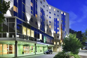 ด้านหน้าที่พัก - ตอนเย็น/กลางคืน