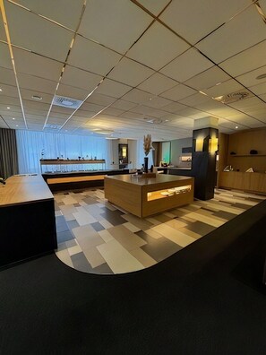 บริการอาหารเช้า อาหารกลางวัน อาหารเย็น, อาหารนานาชาติ