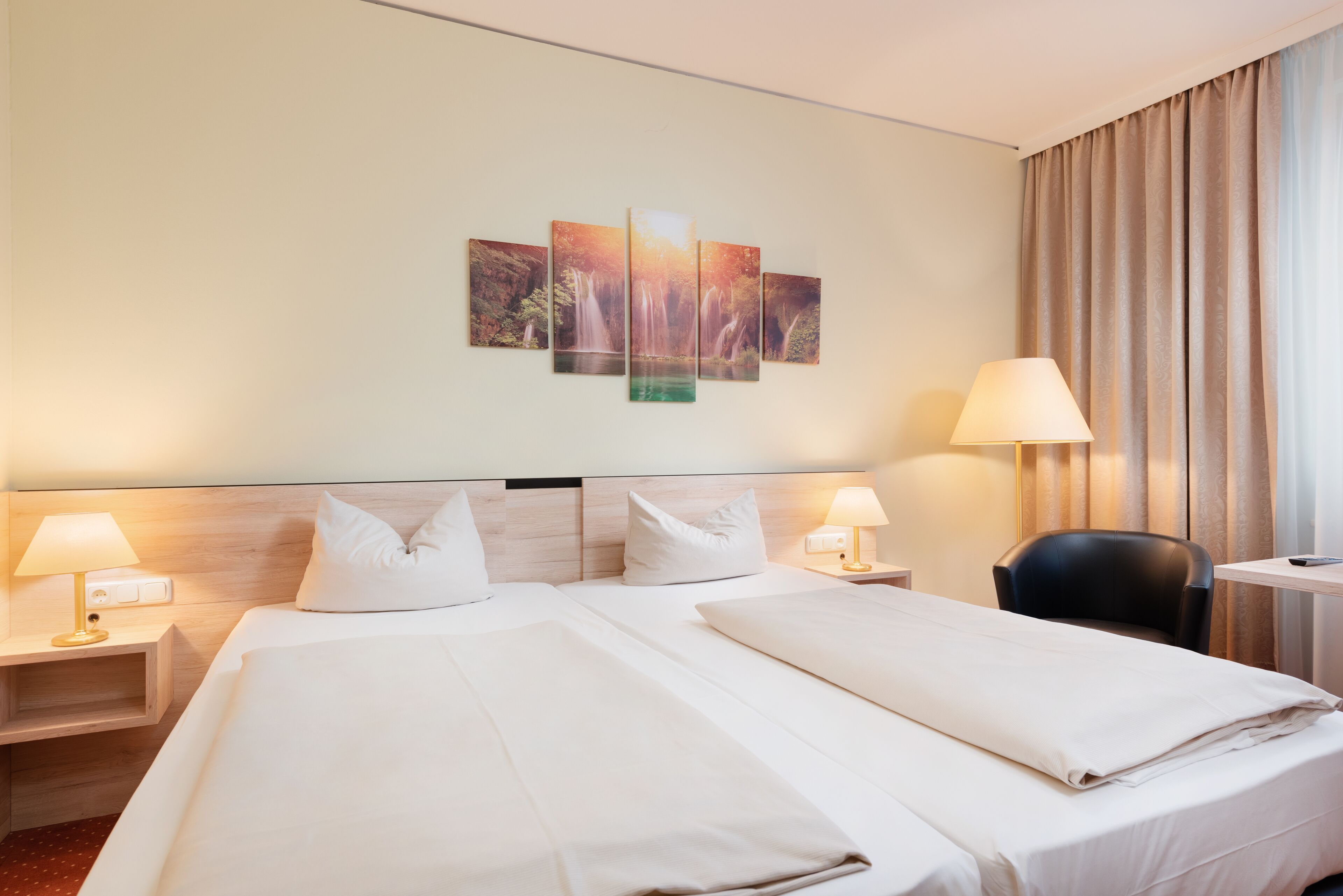 1 bedroom, hypo-allergenic bedding, desk, blackout curtains