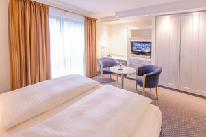 Rúmföt af bestu gerð, öryggishólf í herbergi, skrifborð