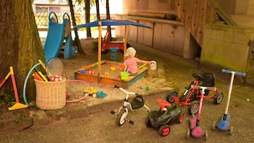 Area giochi per bambini (all'aperto)