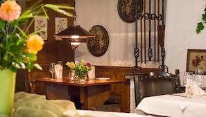 2 restaurants, dinner served, Regional cuisine