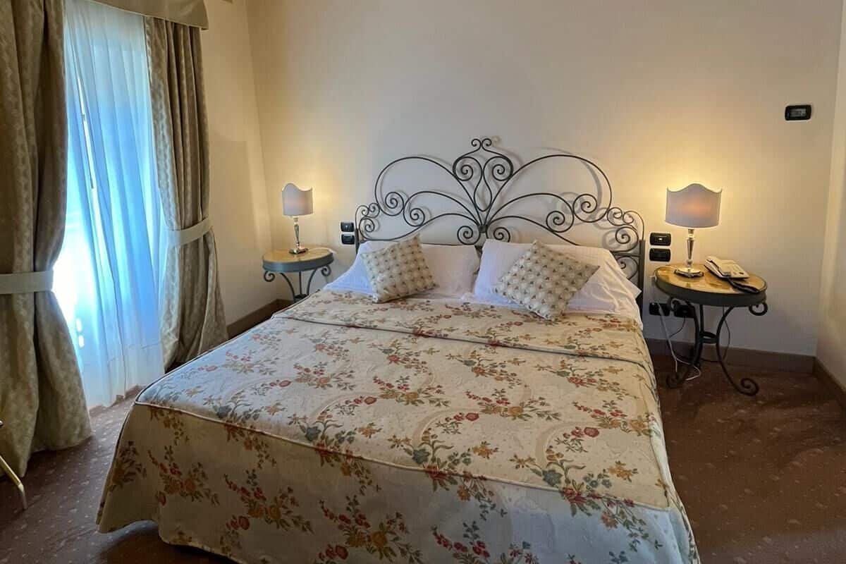 Minibar, in-room safe, free WiFi, bed sheets