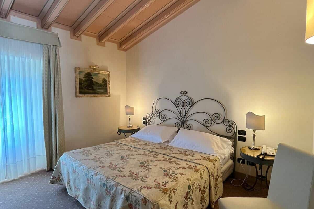 Classic-Doppel- oder -Zweibettzimmer (SMALL) | Minibar, Zimmersafe, kostenloses WLAN, Bettwäsche
