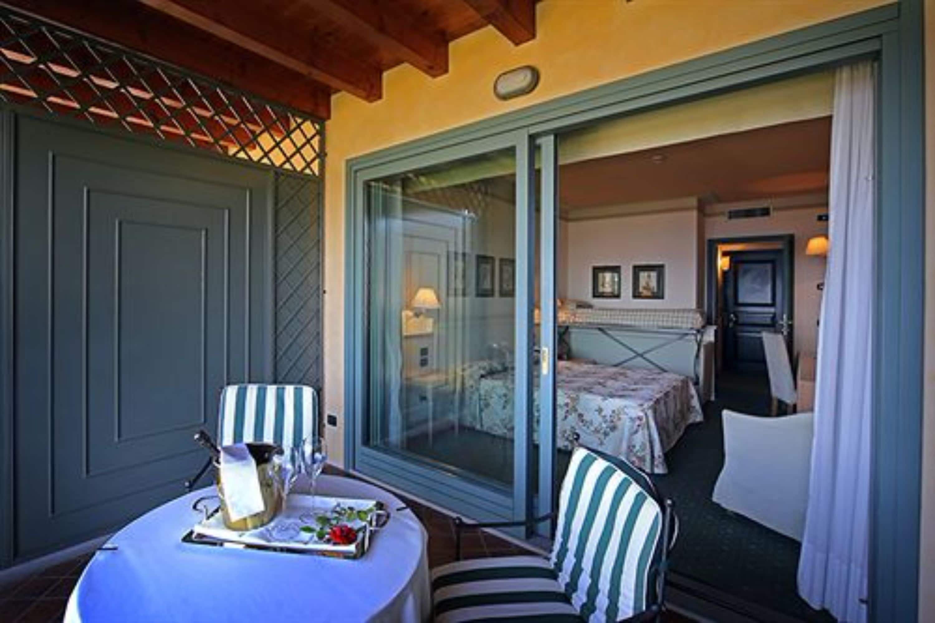 Chambre Panoramique Double ou avec lits jumeaux, terrasse, vue lac | Terrasse/Patio