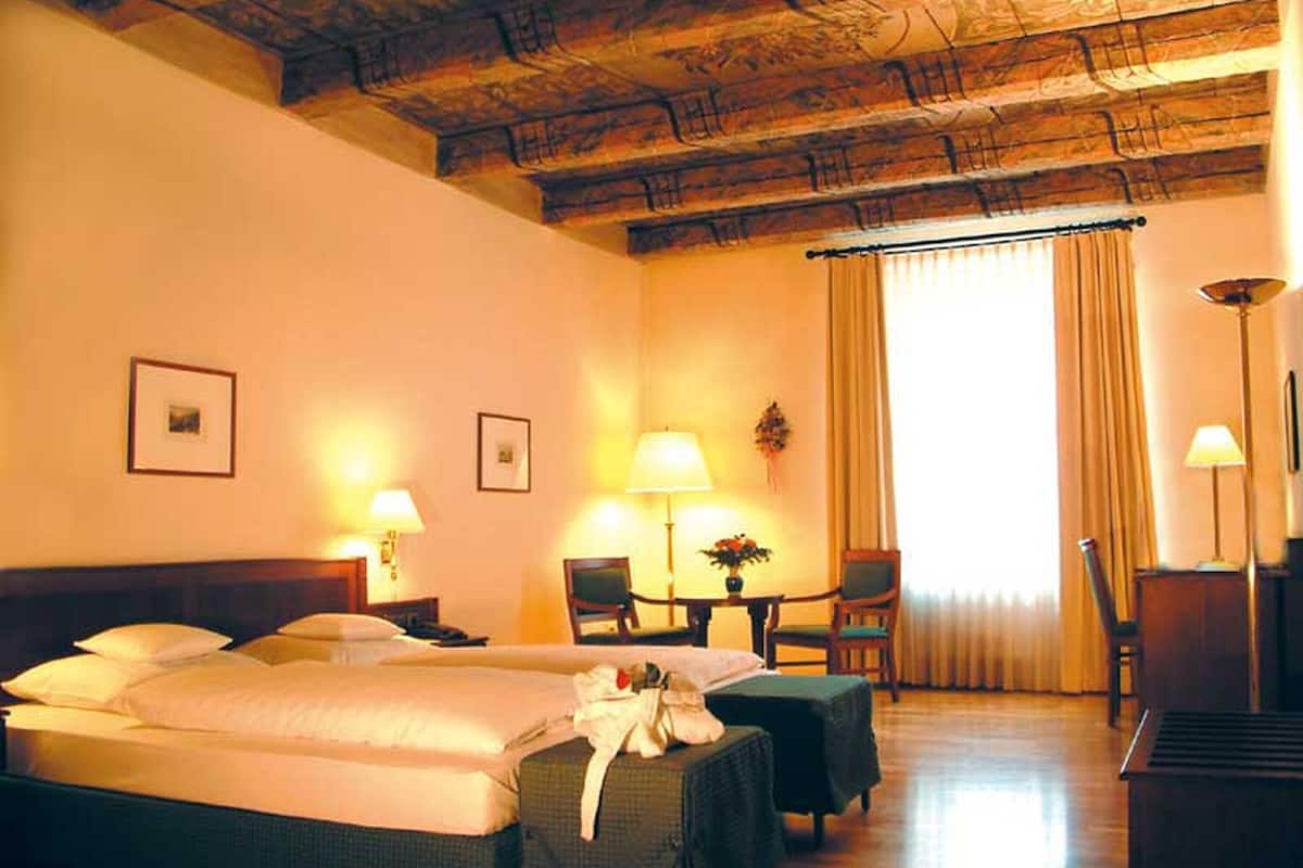 comfort double room | 1 bedroom, minibar, in-room safe, desk