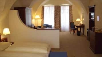 Suite | Minibar, Zimmersafe, Schreibtisch, Verdunkelungsvorhänge