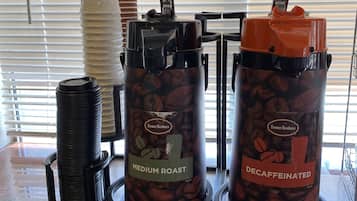 Sudah termasuk sarapan dibawa pulang setiap hari