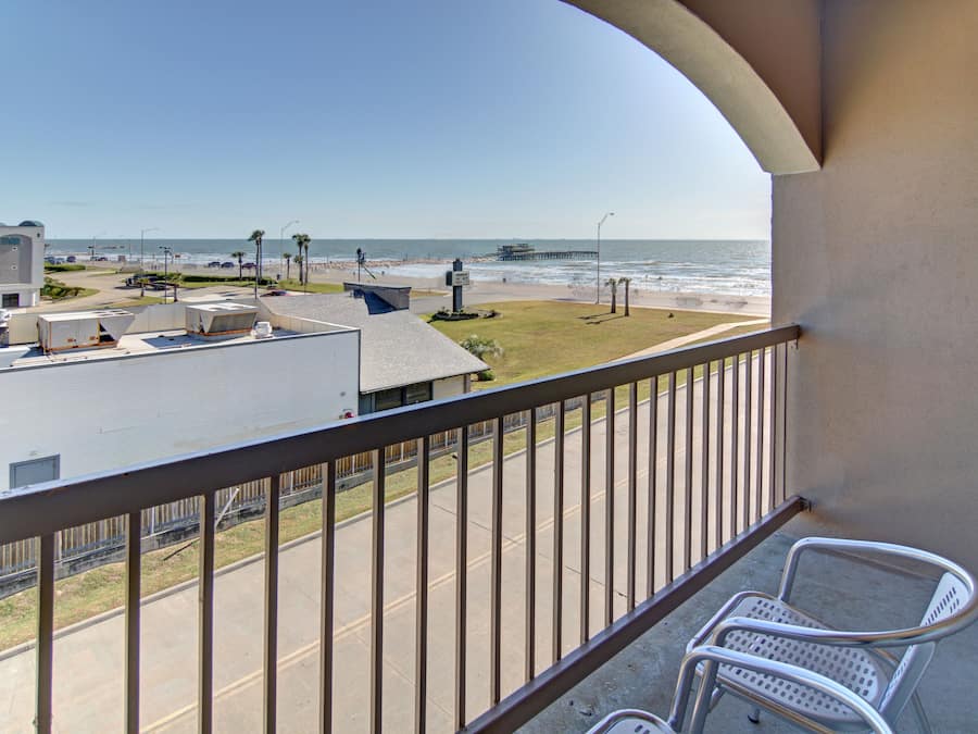 Standard Room, 2 Queen Beds, Non Smoking | Terrace/patio