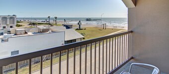 Spark by Hilton Galveston