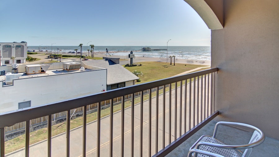 Spark by Hilton Galveston