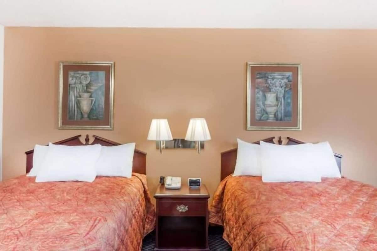 Desk, rollaway beds, free WiFi, bed sheets