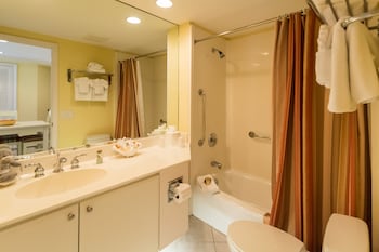 Premier Suite, 1 Bedroom | Bathroom | Combined shower/tub, free toiletries, hair dryer, towels at Inn at the Beach