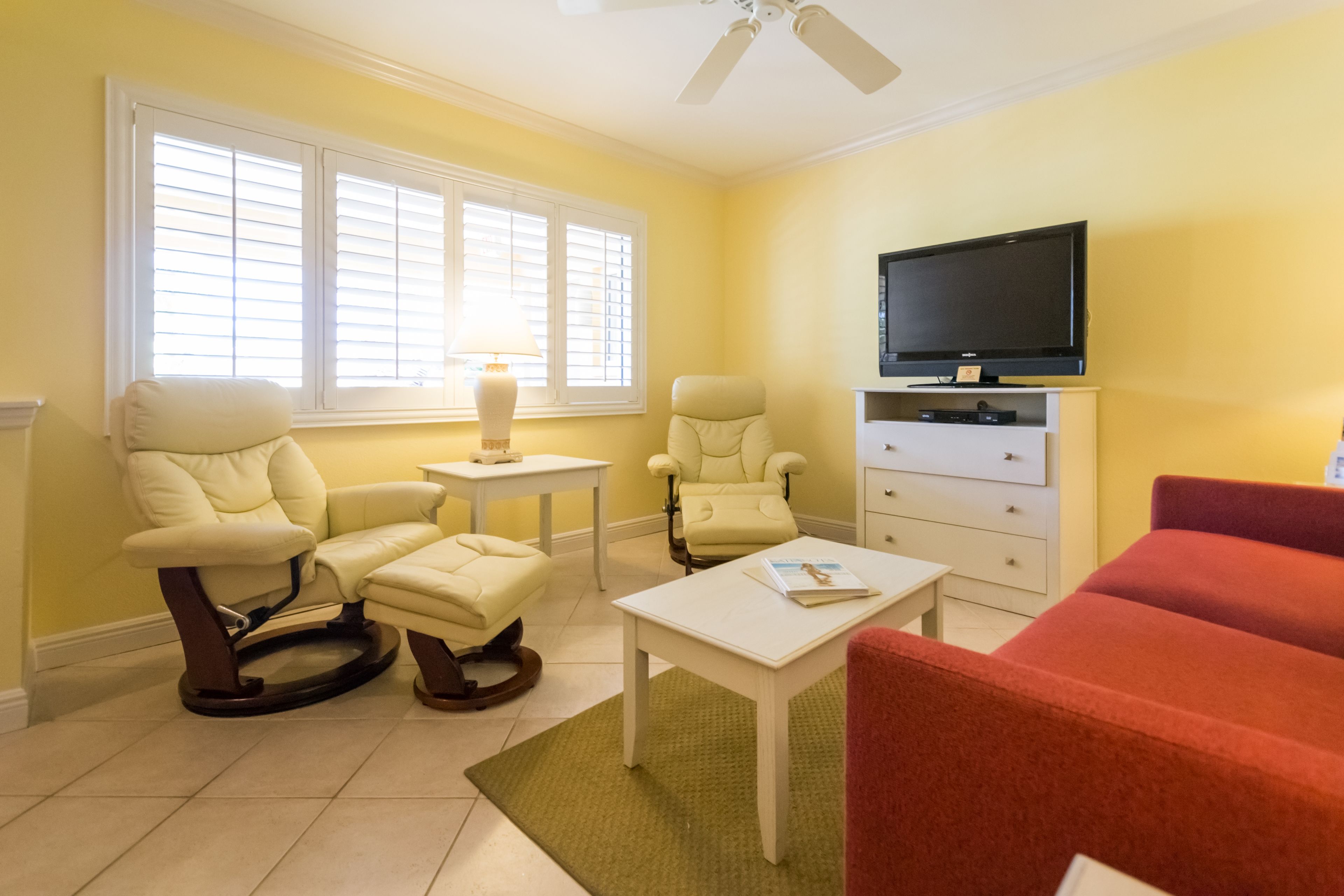 king suite | in-room safe, desk, iron/ironing board, free cots/infant beds