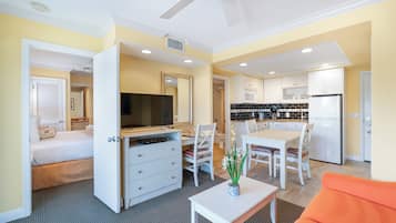 Premier Suite, 1 Bedroom | Living area