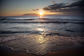 Pantai berhampiran