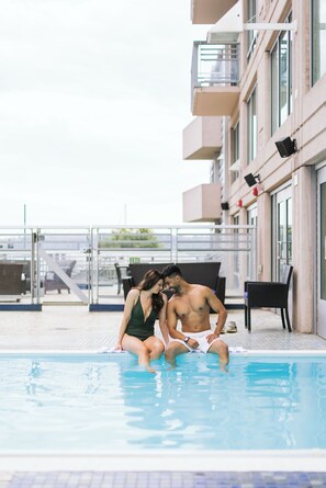 Inomhuspool och utomhuspool
