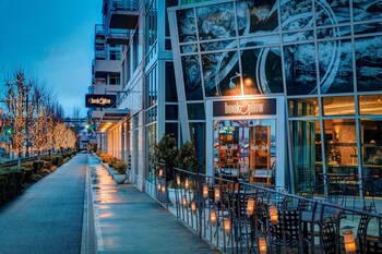 Restaurant on-premise at Seattle Marriott Waterfront