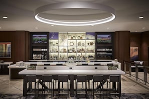 Ocean views, serves lunch, dinner, and brunch