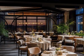 3 restaurants, breakfast, lunch, dinner served; international cuisine