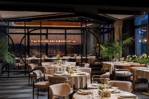 3 restaurants, breakfast, lunch, dinner served; international cuisine