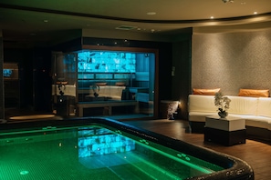 Sauna, hot tub, steam room, Turkish bath, body treatments, hydrotherapy