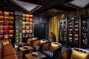 3 bars/lounges, pub - Radisson Blu Leogrand Hotel (Chisinau)
