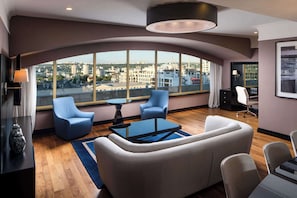 Suite | Premium bedding, Select Comfort beds, minibar, in-room safe - Radisson Blu Leogrand Hotel (Chisinau)