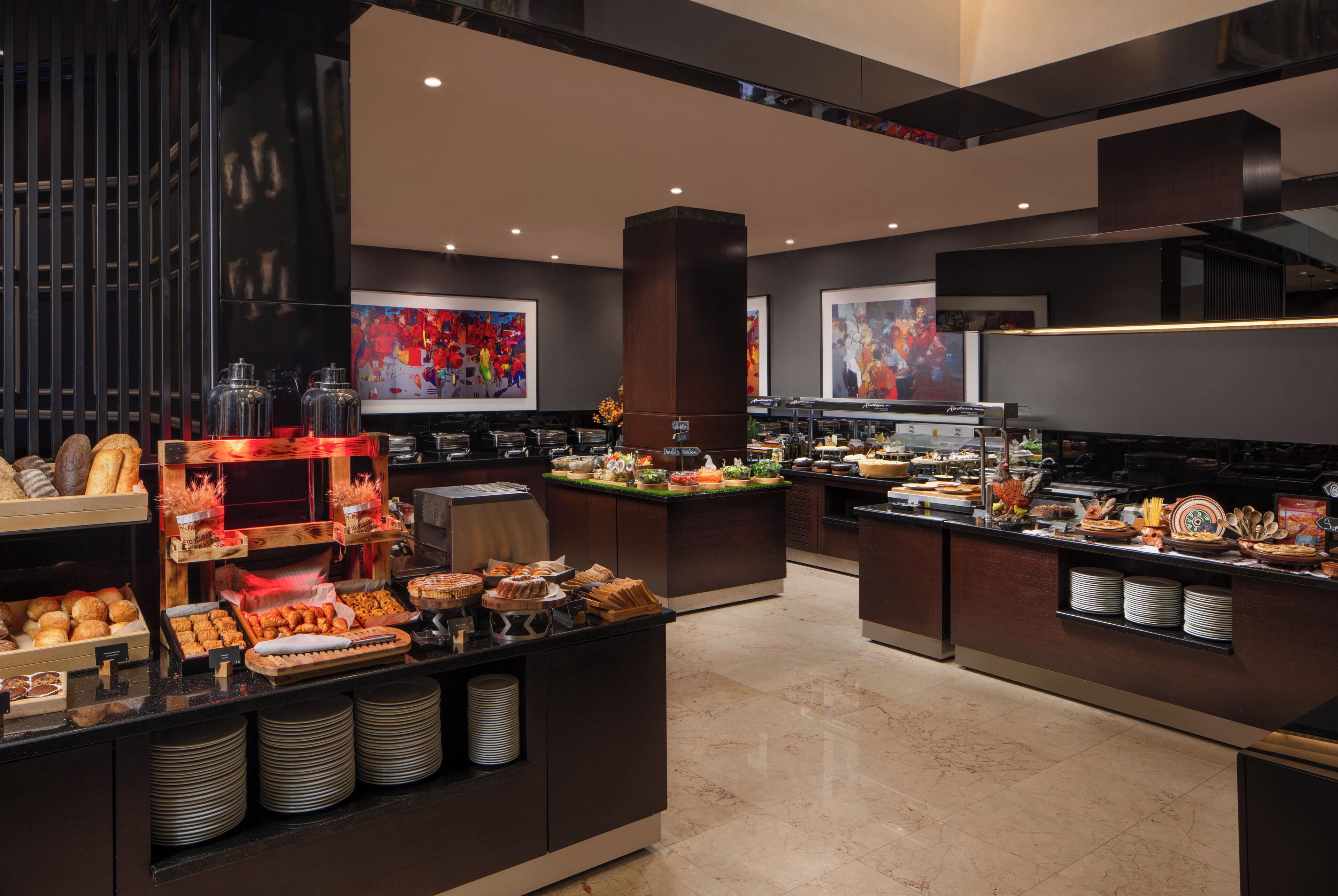 بوفيه فطور يوميًا بتكلفة قدرها (23 USD للشخص)