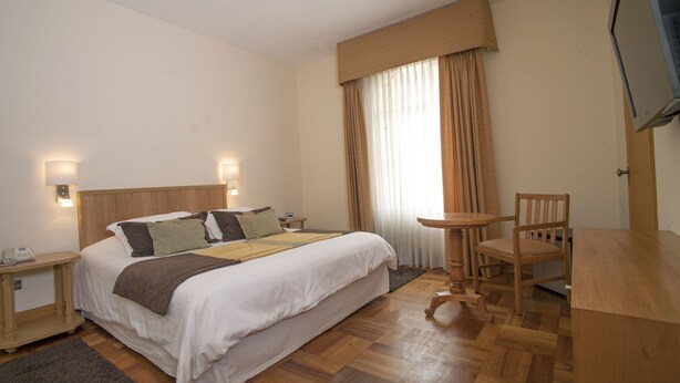 Superior Double Room | In-room safe, blackout curtains, bed sheets - Panamericana Hotel O'Higgins (Vina del Mar)