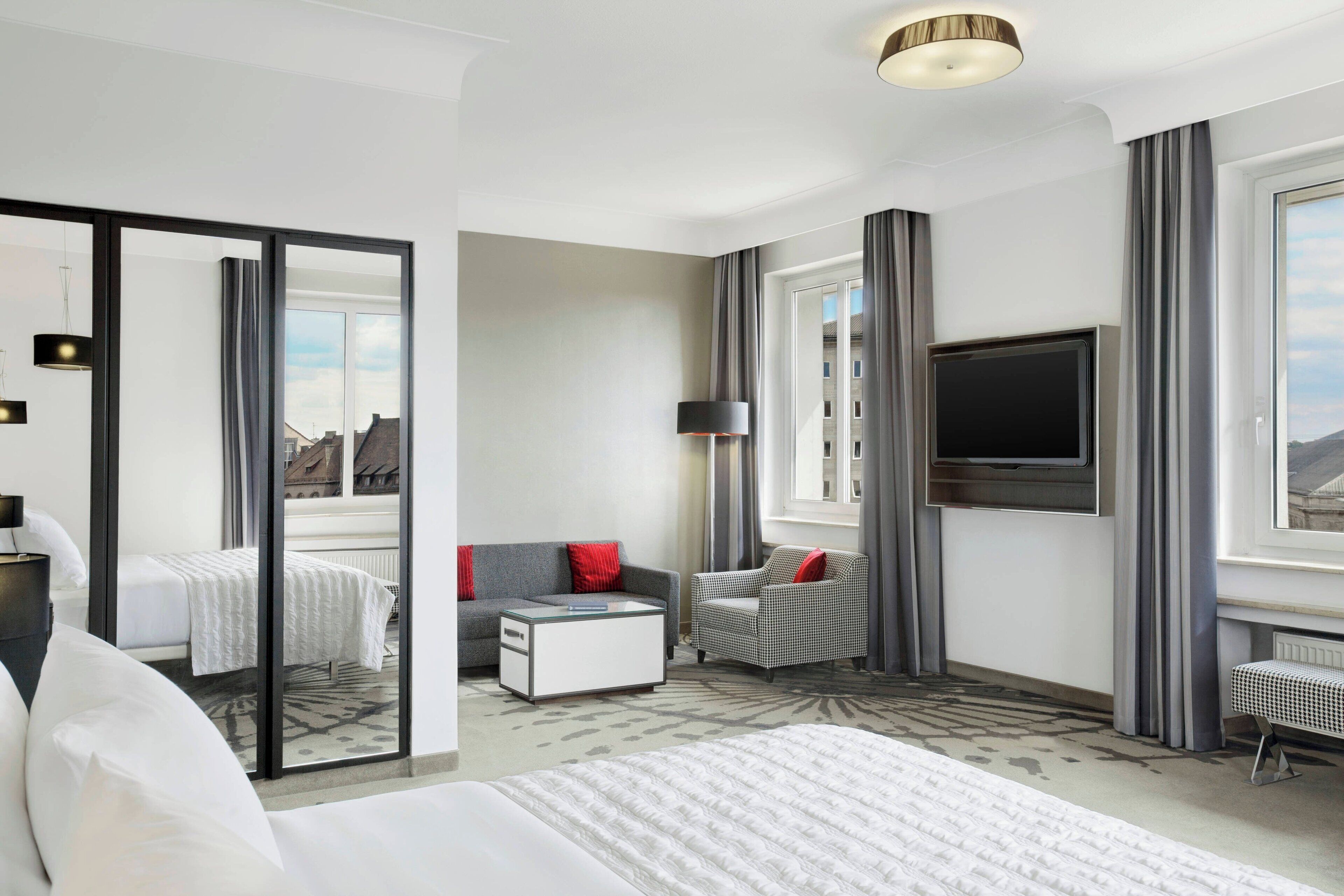 junior suite, 1 king bed | 1 bedroom, hypo-allergenic bedding, minibar, in-room safe