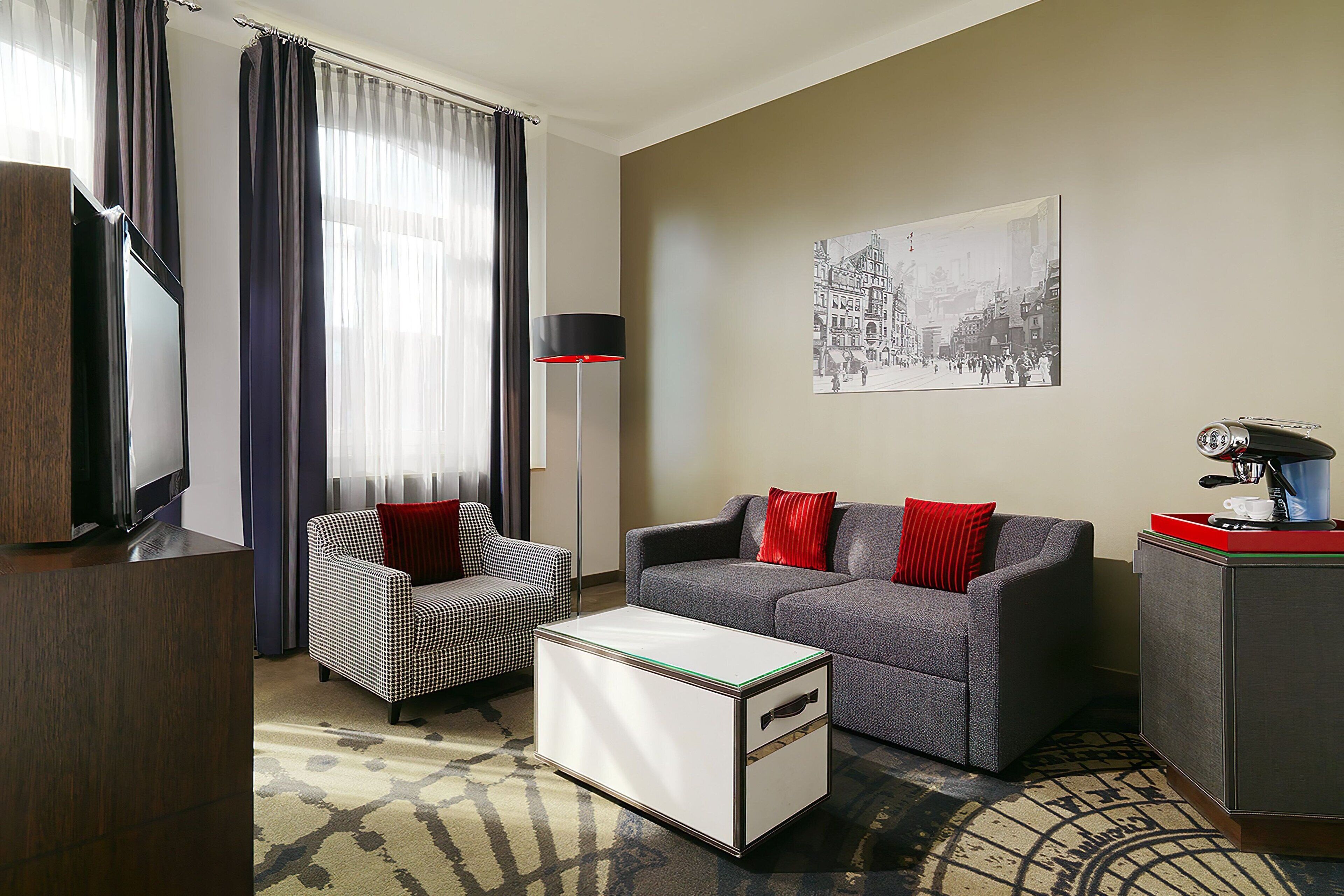 junior suite, 1 king bed | 1 bedroom, hypo-allergenic bedding, minibar, in-room safe